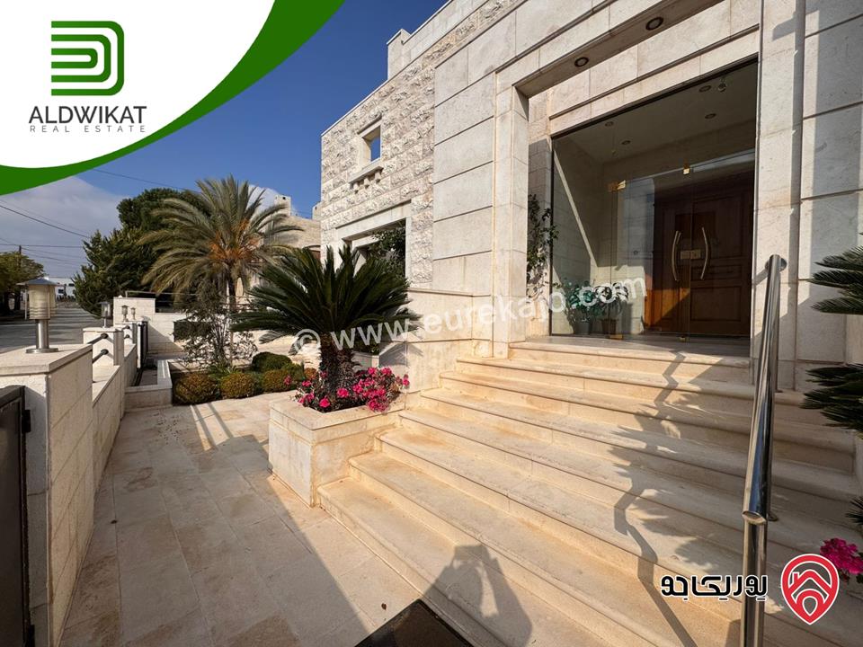 فيلا مساحة الارض 1600م ومساحة البناء 1100م مساحة الحديقة 400م للبيع في السلط - منطقة السرو 