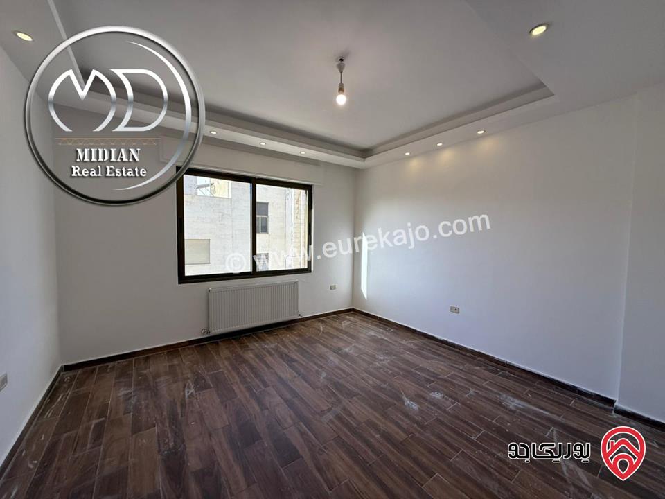 شقة ارضية فارغة للايجار في عمان - ضاحية النخيل مساحة 190م مع ترس 50م تشطيبات و ديكورات سوبر ديلوكس بسعر مميز جداً