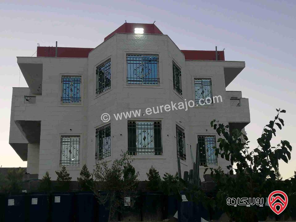 مزرعة مساحة الأرض 3 دونم و 454م والبناء 330م للبيع في المفرق طريق جرش منطقة رحاب حمامة العليمات على الشارع الرئيسي 