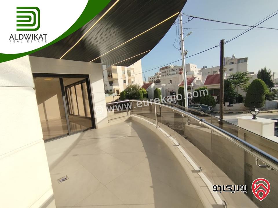 شقة للبيع في عمان - خلدا طابق اول مساحة البناء 240م ومساحة الترس 50م