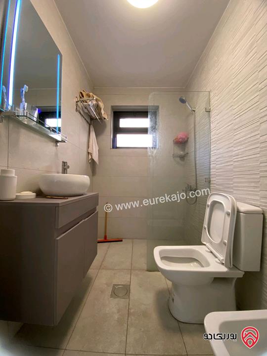 شقة مفروشة طابق أرضي مساحة 120م داخلي و 40م خارجي للإيجار في عمان - عبدون