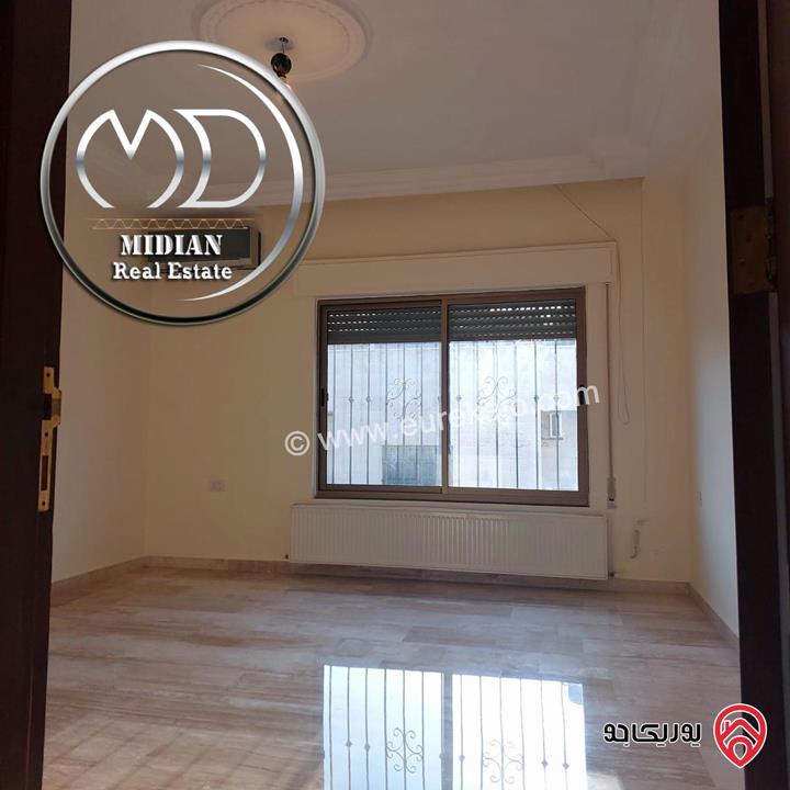 شقة دوبلكس طابق اخير مع روف للبيع في عمان - خلدا مساحة 270م مع تراسات تشطيبات سوبر ديلوكس اطلالة جميلة بسعر مميز