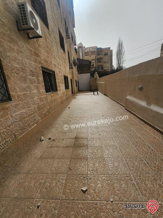 شقة شبه ارضي مساحة 185م داخلي و 180م خارجي للبيع في عمان - خلدا 