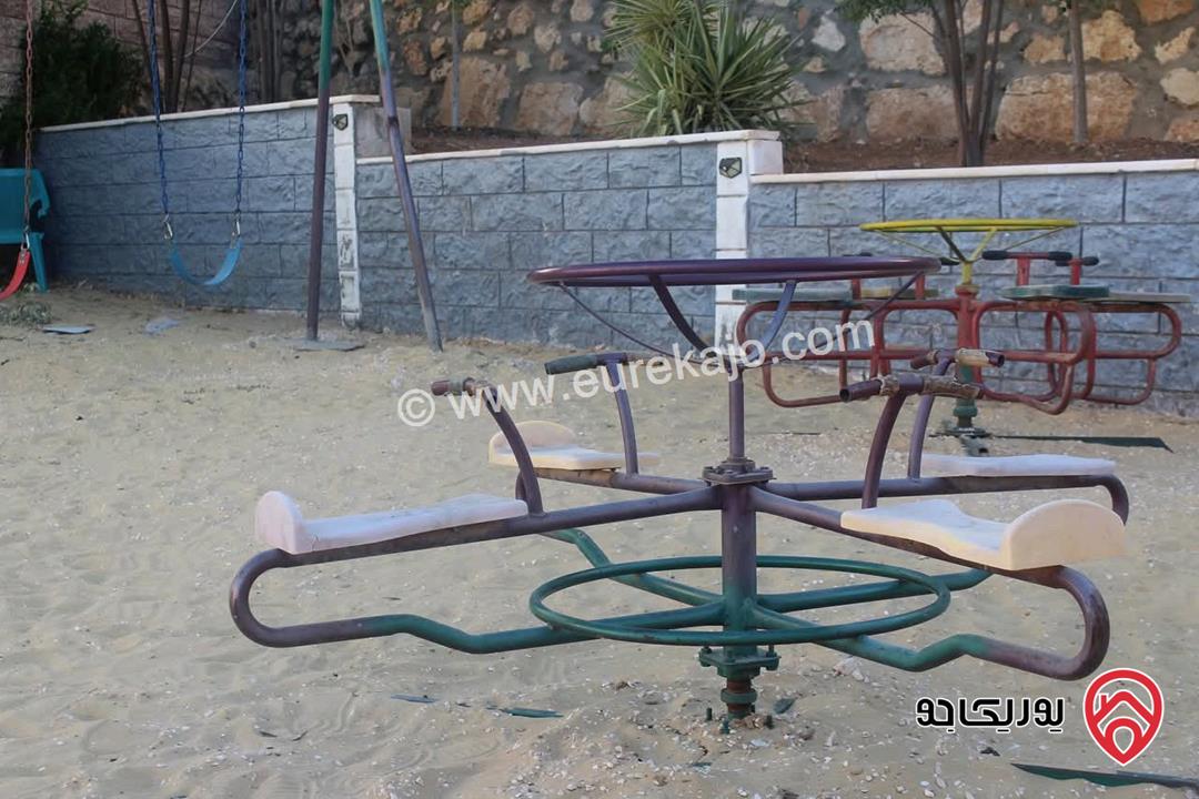 مزرعة مساحة البناء 220م على أرض 3400م مجهزة بالكامل للبيع داخل كومباوند خاص في المفرق