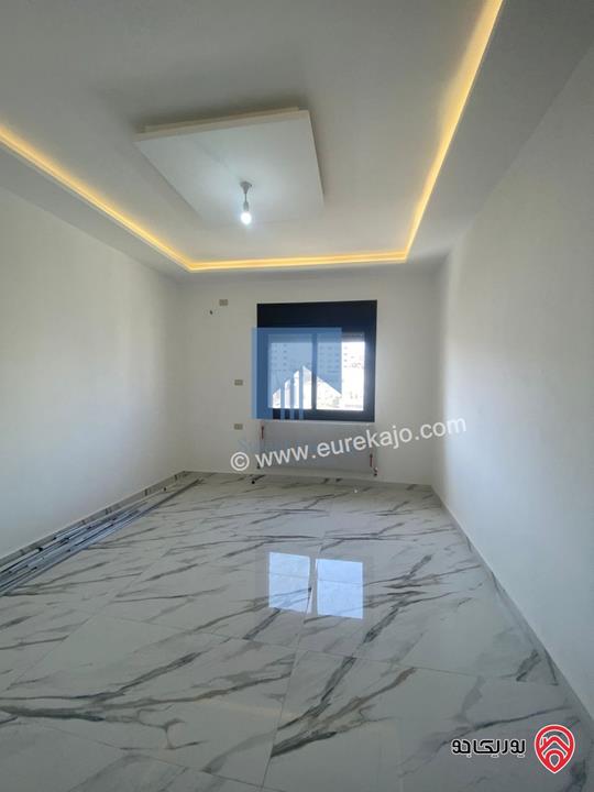 شقة فاخرة شبه أرضية مساحة 160م مع ترس 25م تشطيب سوبر ديلوكس للبيع في عمان - تلاع العلي