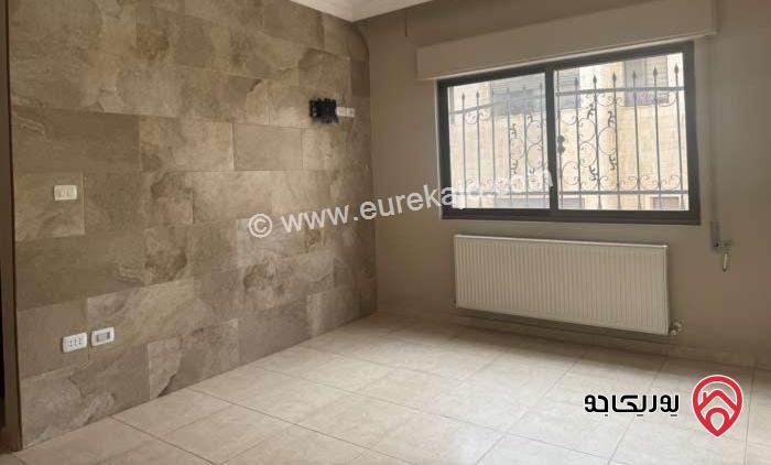 شقة فارغة طابق أرضي معلق مساحة 190م للإيجار في عمان - خلدا