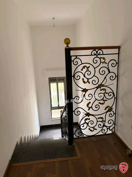 شقة طابق أرضي دوبلكس مساحة 418م داخلي و 250م خارجي للبيع في عمان - عبدون