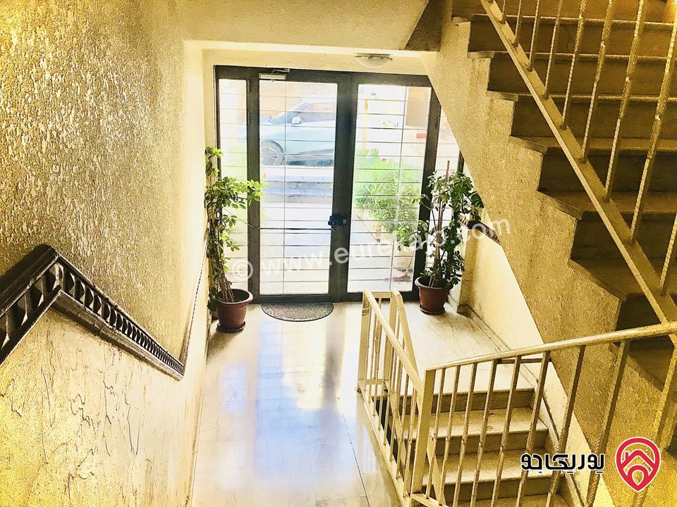 شقة طابق أرضي مُعلّق مطلّة مساحة 188م داخلي و 20م خارجي للبيع في عمان - عرقوب خلدا