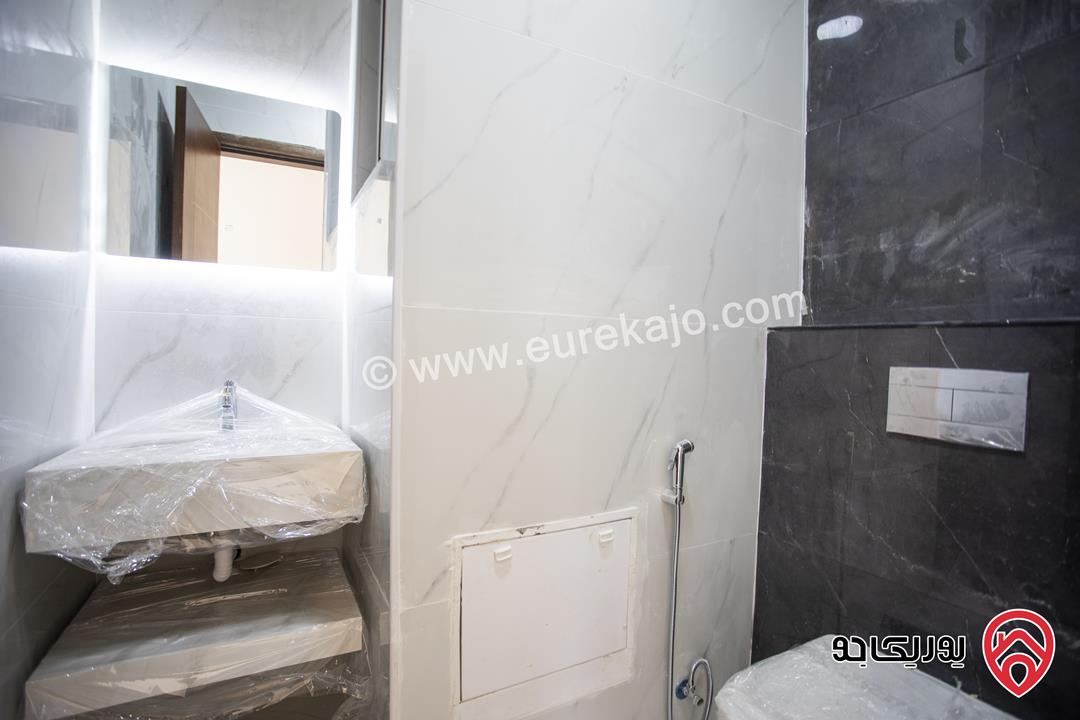 شقة طابق ثالث مع روف دوبلكس مساحة 160م للبيع في عمان - الجبيهة حي المنصور 