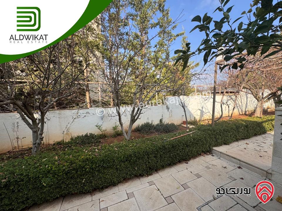 فيلا مساحة الارض 1600م ومساحة البناء 1100م مساحة الحديقة 400م للبيع في السلط - منطقة السرو 