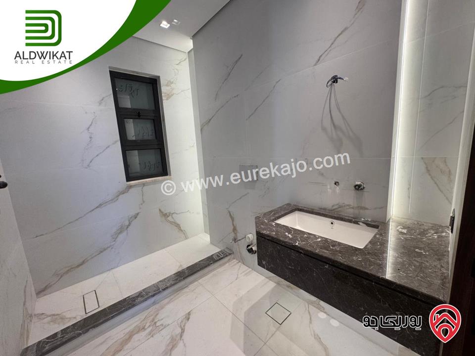 فيلا متلاصقة للبيع في عمان - دابوق مساحة الارض 500م ، البناء 780م ، الحديقة 50م والترس 150م