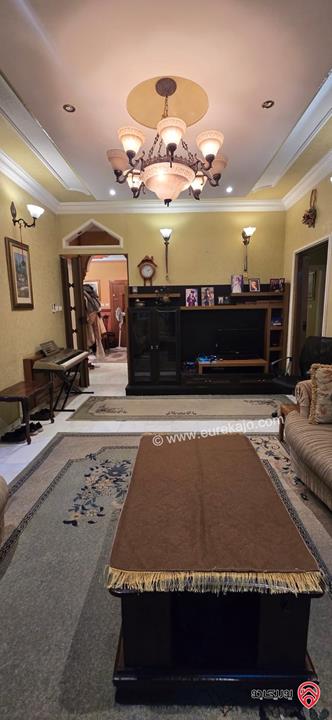 شقة ارضية مميزة مساحة 260م داخلي و 300م خارجي للبيع في عمان - تلاع العلي