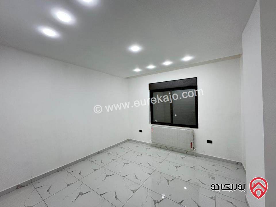 شقة طابق ثالث دوبلكس مساحة 212م مع تراس خارجي 40م للبيع في عمان - البنيات 