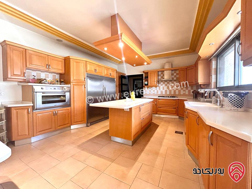 فيلا مستقلة مساحة 650م على أرض 830م للبيع مع مسبح في عمان - عبدون 