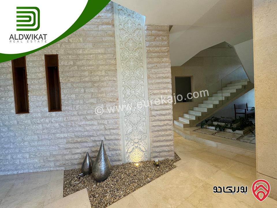 فيلا مستقلة للبيع في عمان - بدر الجديدة مساحة الارض 985م ومساحة البناء 1200م ومساحة الحديقة 400م ومساحة الترس 200م ذات موقع واطلالة مميزة