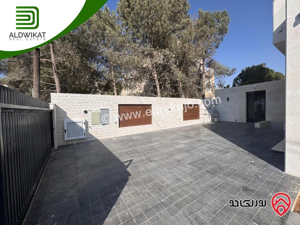 فيلا متلاصقة للبيع في عمان - دابوق مساحة الارض 500م ، البناء 780م ، الحديقة 50م والترس 150م