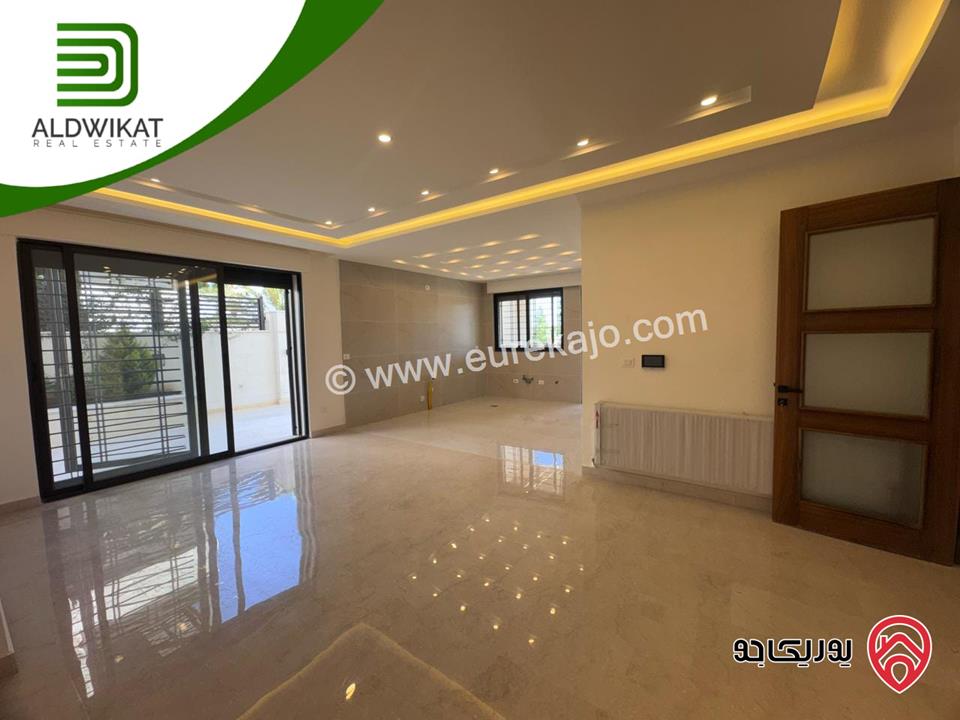 شقة ارضية للبيع في عمان - رجم عميش / طريق المطار مساحة البناء 210م ومساحة الحديقة 200م