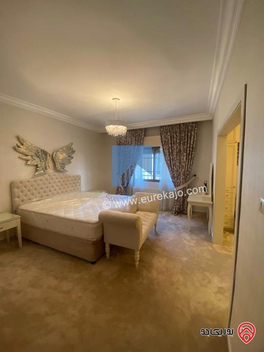 شقة شبه أرضية 200م مع ترسات 80م تشطيب سوبر ديلوكس للبيع في عمان - خلدا