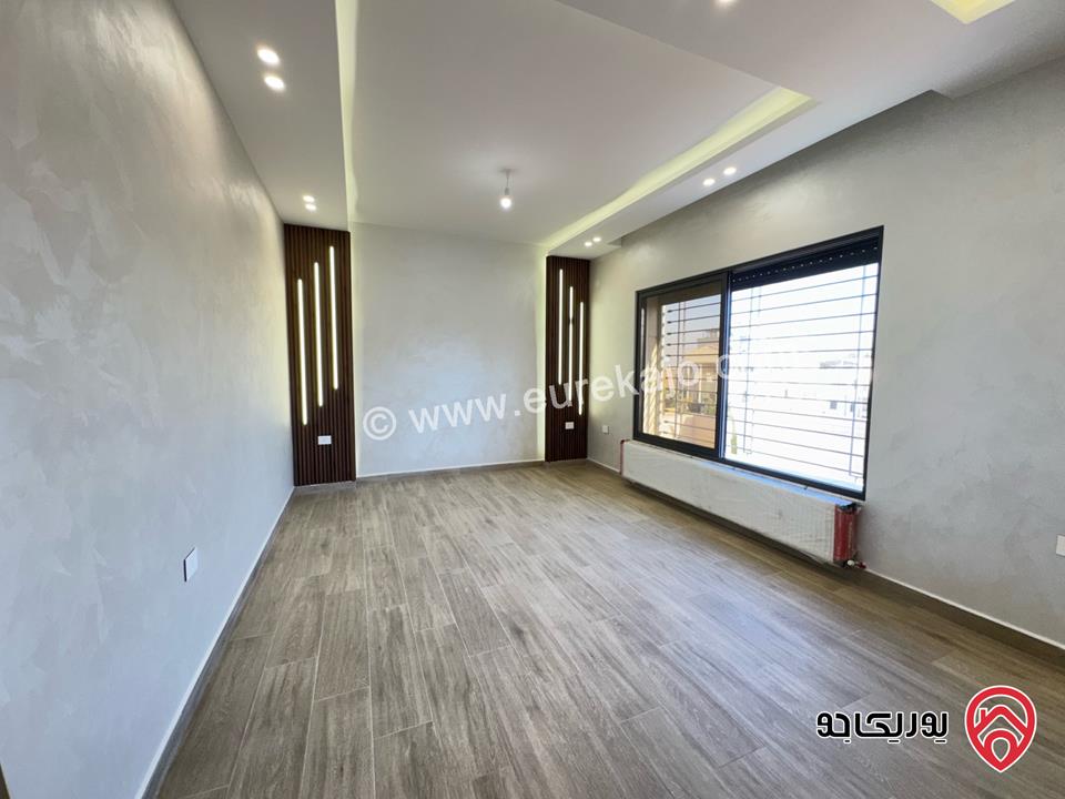 شقة سوبر ديلوكس طابقية طابق اول مساحة 325م للبيع في عمان - الجبيهة حي المنصور