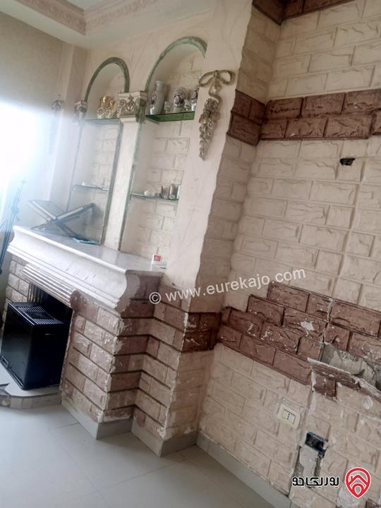 شقتين في عمارة من ثلاث طوابق كل طابق شقة واحدة فقط  مساحة الأرض 250 متر مربع و مساحة كل طابق 150م في قوشان واحد كل شقة ساعة كهرباء منفصلة و المياه الشقتين ساعة وحدة للبيع في عمان - ابو نصير 