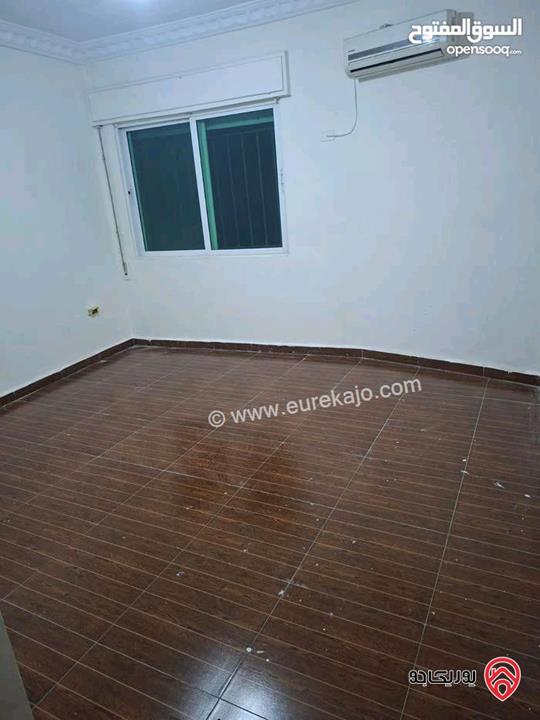 شقة فارغة طابق اول مساحة 105م للإيجار في عمان - الرابية 