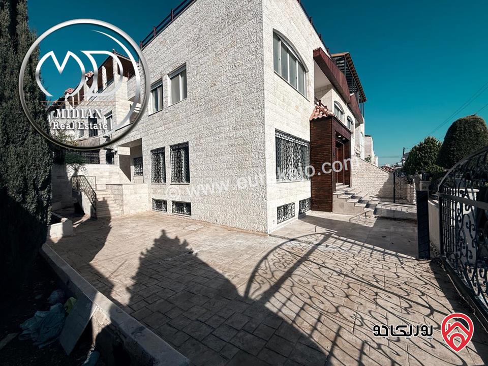 فيلا جديدة للبيع في أجمل مناطق عمان - الظهير مساحة 560م مع مسبح تراسات و حدائق 250م تشطيبات سوبر ديلوكس اطلالة رائعة