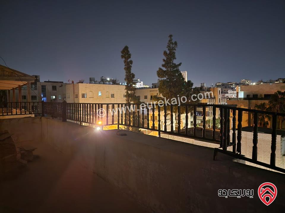 شقة طابقية  رووف كامل مساحة 300م للبيع في عمان - الشميساني