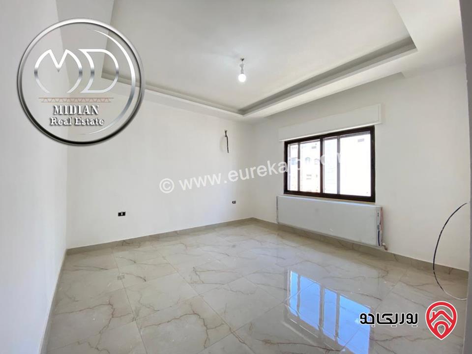 شقة شبه ارضي جديدة للبيع في عمان - ام السماق مساحة 200م مع ترس و حديقة 200م تشطيبات ديكورات سوبر ديلوكس بسعر مميز