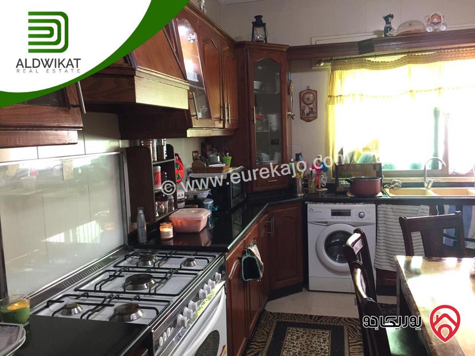 شقة شبة ارضية للبيع في عمان - المدينة الرياضية مساحة البناء 244 م مساحة الترس 30 م