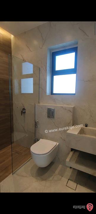 شقة مميزة جديدة طابق ثاني مساحة 135م للبيع في عمان - دير غبار