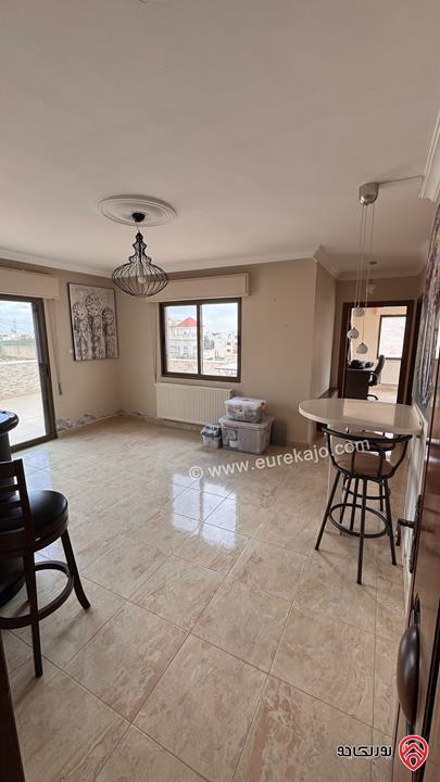 شقة طابق اخير مساحة 187م مع رووف منفصل 48م وترس 110م للبيع في عمان - مرج الحمام