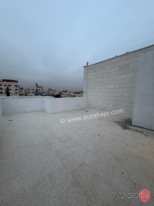 شقة طابق ثالث مع رووف مساحة 145م للبيع في عمان - الجبيهة