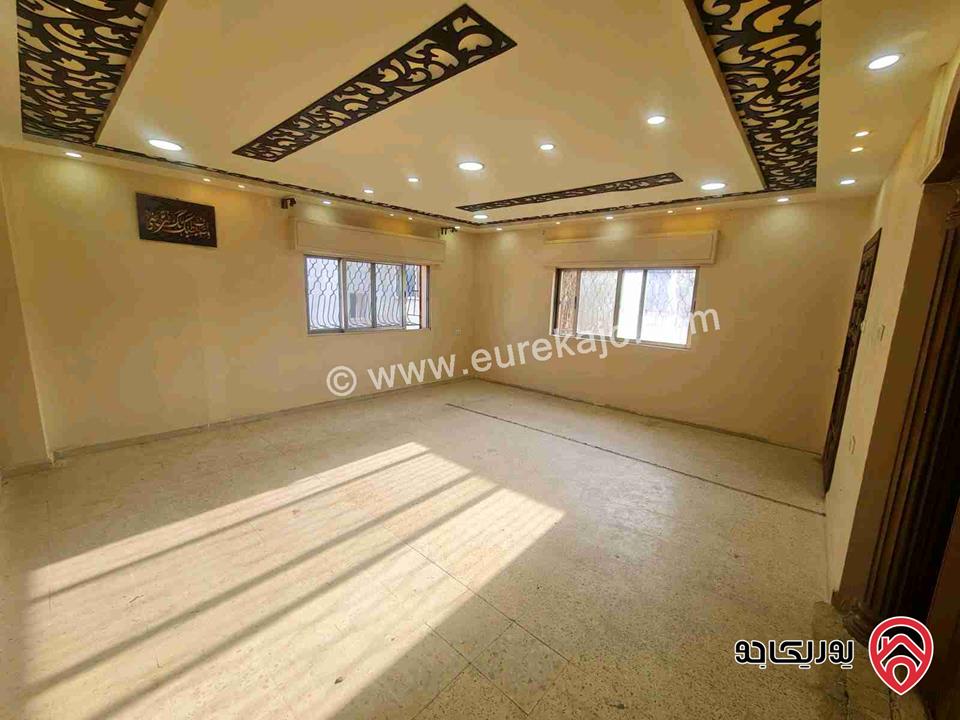 شقة ديلوكس مساحة 154م طابق ثالث للبيع في اربد بالقرب من دوار القبة 