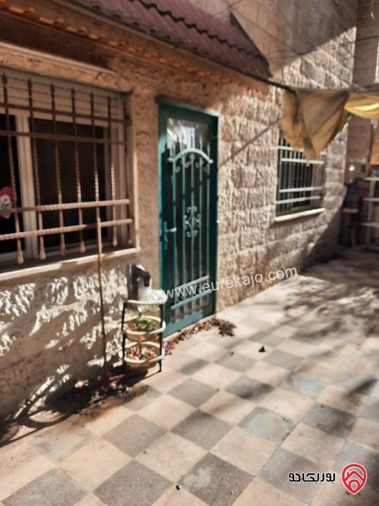 شقة مساحة 149م العمارة تقع على شارعين الشقة من الشارع الاول تسوية ثاني، ومن الشارع الخلفي طابق اول للبيع في عمان - طبربور – حي الخزنة 