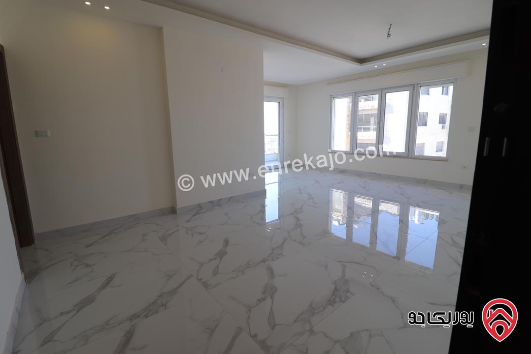 شقة جديدة طابق ثالث دوبلكس مساحة 173م للبيع في عمان - خلدا