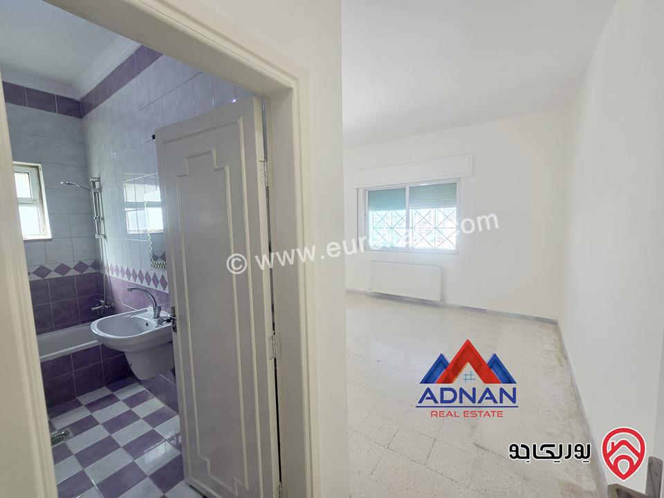 شقة طابق رابع مساحة 175م للإيجار الفارغ في عمان - الرابية