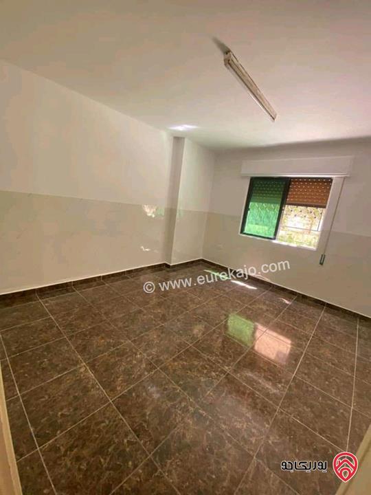 شقة فارغة طابق شبه ارضي مساحة 135م للإيجار في عمان - تلاع العلي 