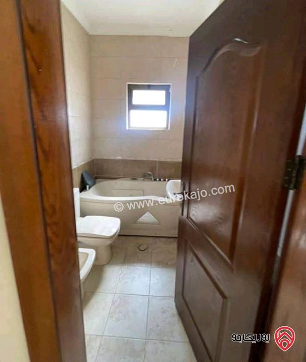 شقة فارغة مساحة 185م داخلي و 80م خارجي للايجار في عمان - أم السماق