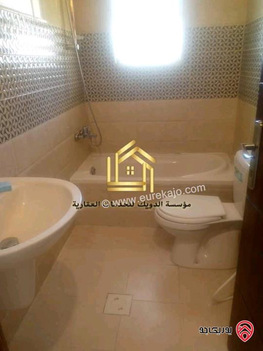 شقة فارغة طابق شبه ارضي مساحة 150م داخلي و 80م خارجي للإيجار في عمان - ضاحية الرشيد 