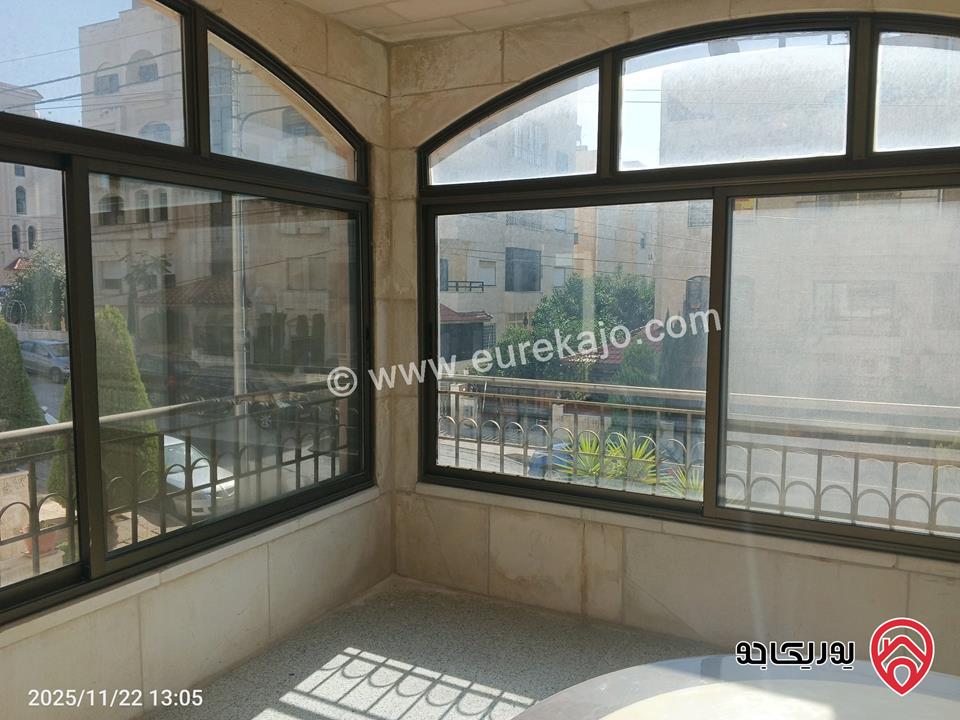 شقة طابقية مساحة 300م للبيع مفروشة في عمان - أم أذينة