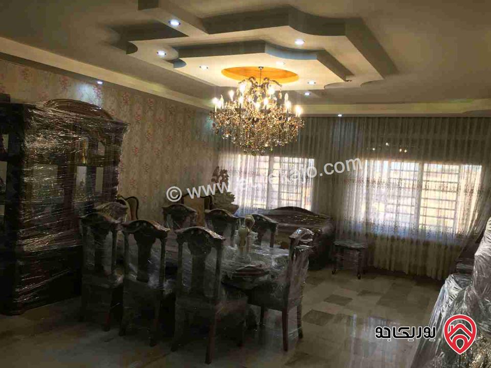 شقة فاخرة طابق ثالث مع روف مساحة 224م للبيع في عمان - ش المطار في مرج الحمام حي الظهير خلف مدارس الرهبات 
