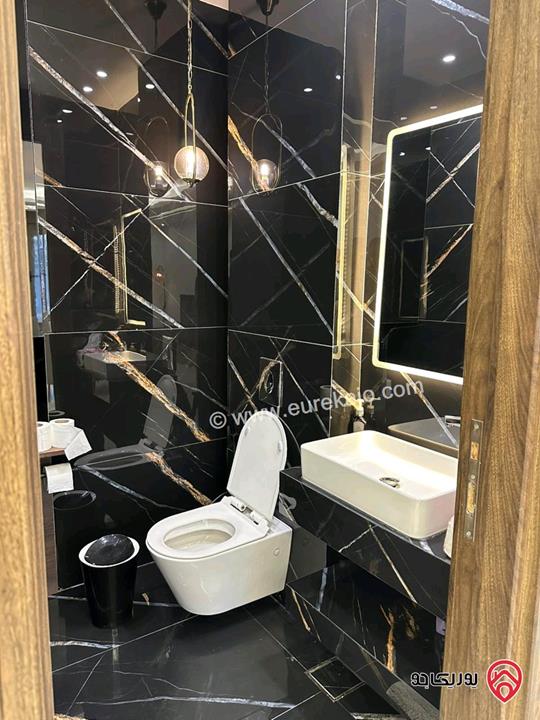 شقة فاخرة طابق ثالث مساحة 242م للايجار مفروشة في عمان - الجبيهة