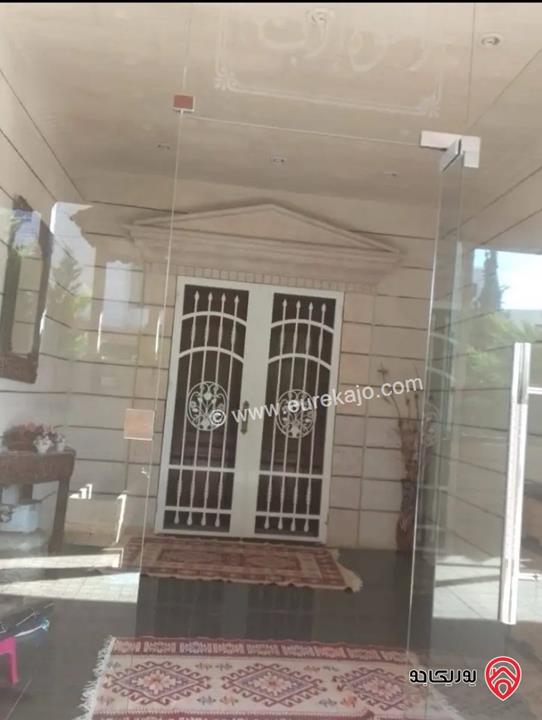 شقة أرضية مساحة 310م داخلي و 100م خارجي للبيع في عمان - الجبيهة 