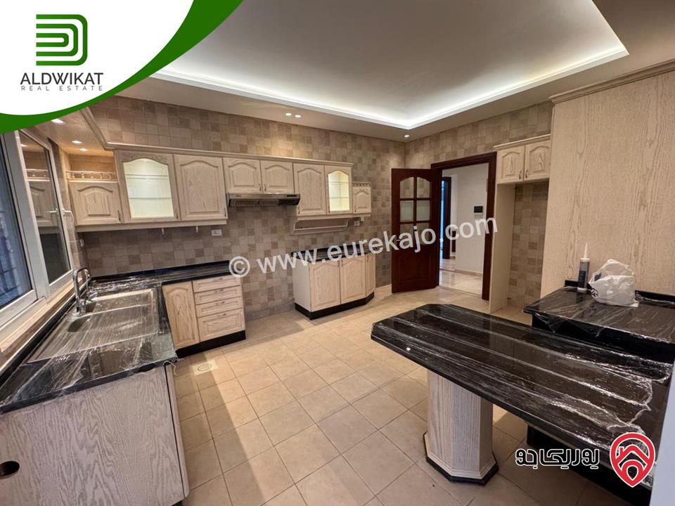 شقة فاخره ارضية للايجار في عمان - دير غبار مساحة البناء 280م ومساحة الحديقة 100م والترس 150م موقع مميز تصلح للسفارات والهيئات الدبلوماسية