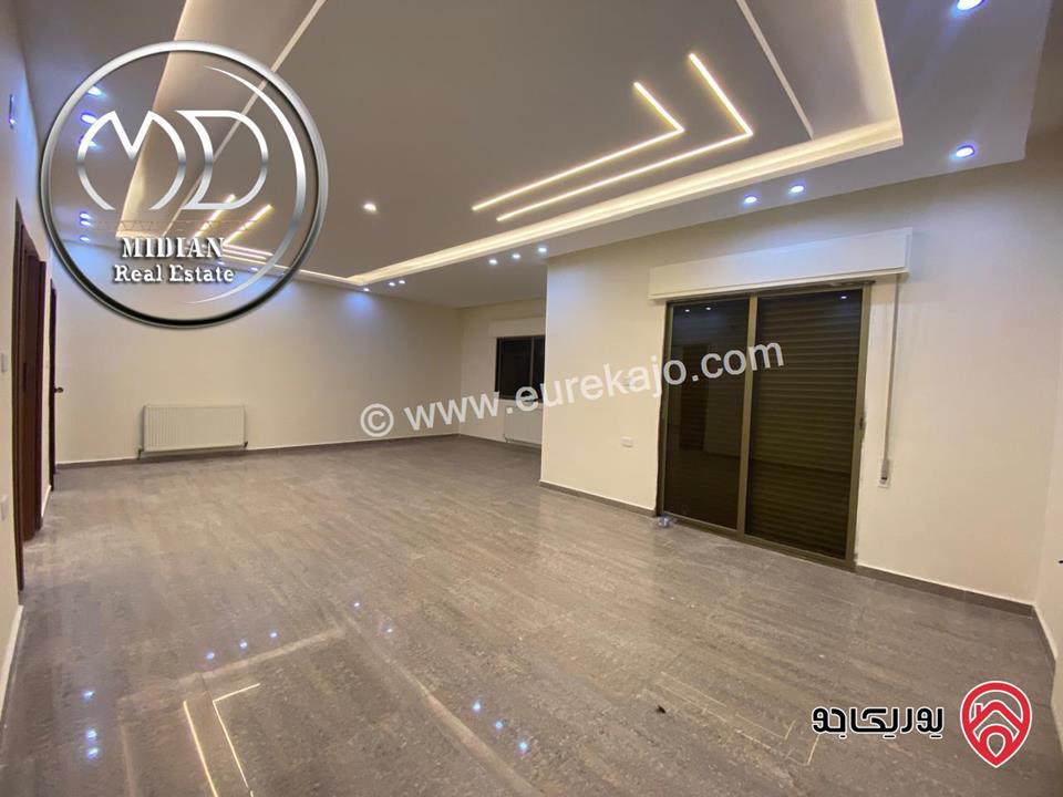 شقة للبيع في عمان - أجمل مواقع الجاردنز طابق ثاني مساحة 220م 4 نوم تشطيبات و ديكورات سوبر ديلوكس بسعر مميز جداً