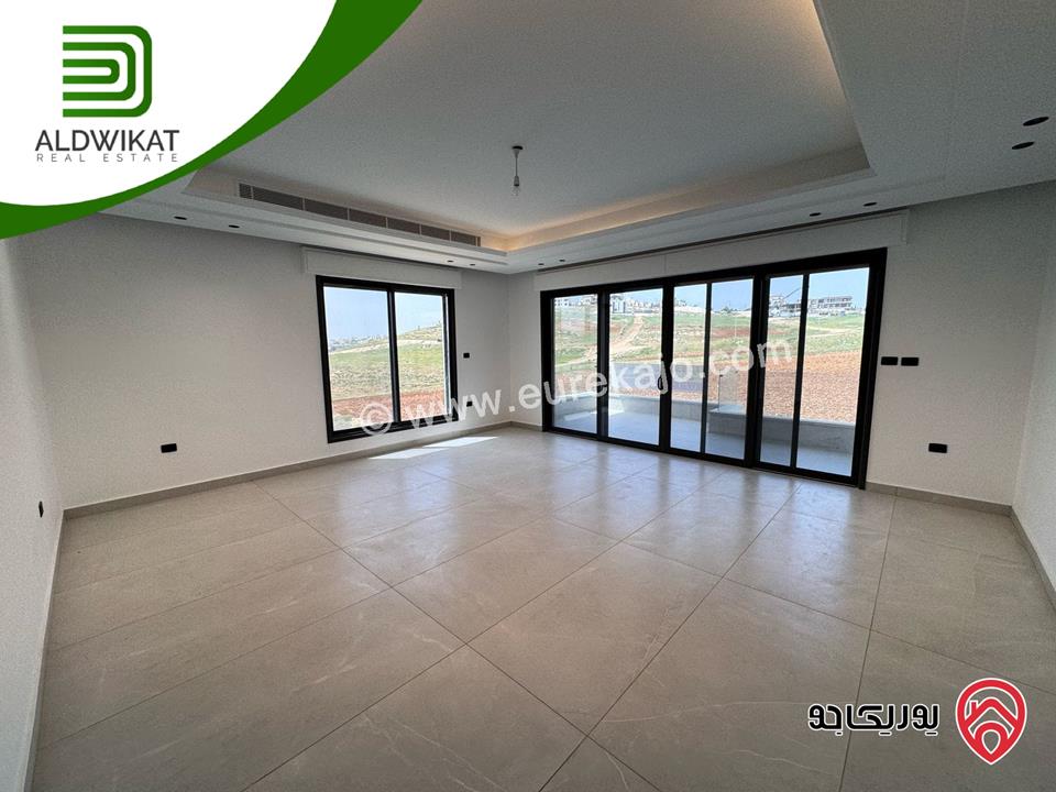 شقة مميزة طابق ثاني للبيع في عمان - حي الصحابة رجم عميش مساحة 250م والترس 10م