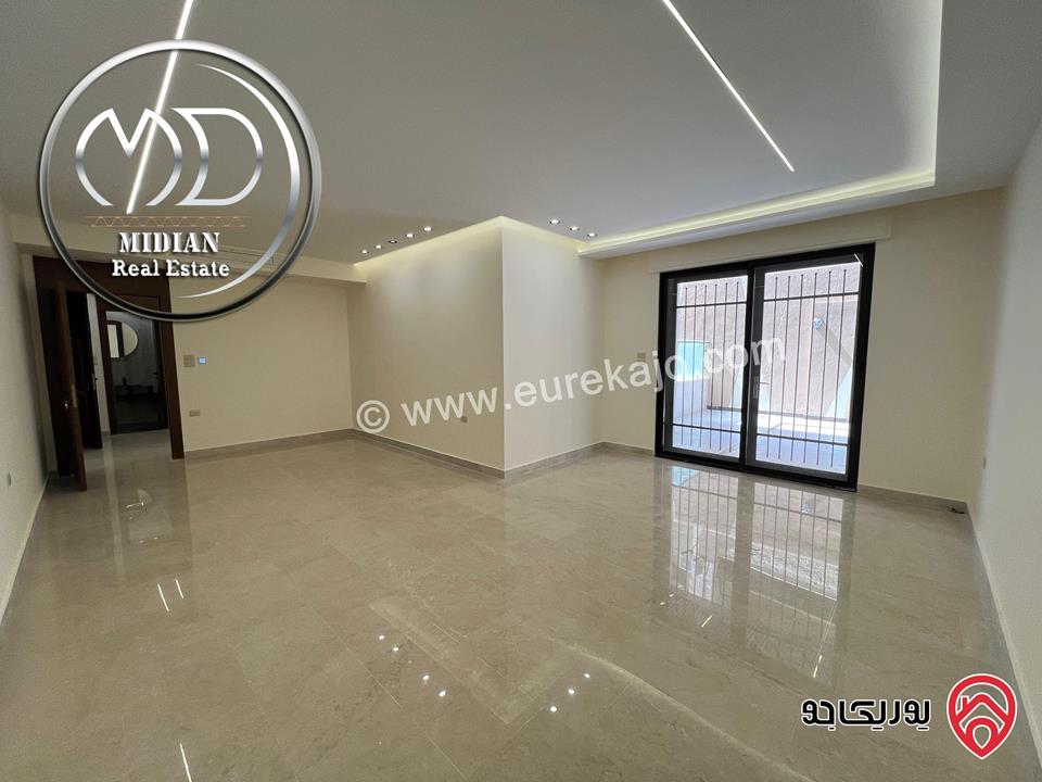 شقة شبه ارضي جديدة للبيع في عمان - ام اذينة مساحة 125م مع ترس و حديقة 110م تصلح للاستثمار بسعر مميز جداً