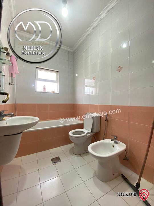 شقة شبه ارضي للبيع في عمان - الرابية مساحة 195م تشطيبات ديكورات سوبر ديلوكس بسعر مميز جداً