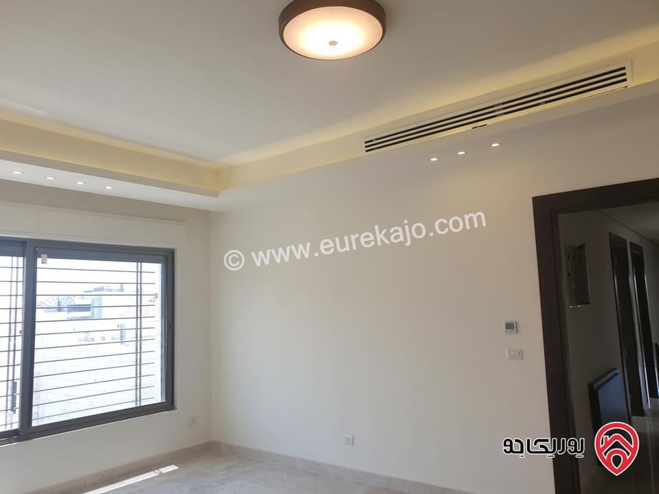 شقه فخمة طابق أول مساحة 250م للإيجار في عمان - أم أذينة