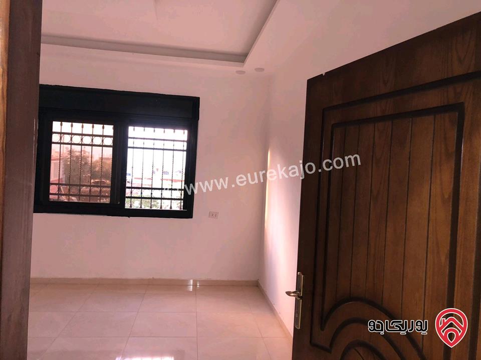 فيلا مساحة 280م على أرض 1300م للايجار في اربد - الصريح